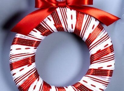 easy-Christmas-crafts-ideas-DIY-christmas-wreath-red-white-christmas-decor