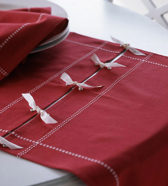 easy cheap ideas tablecloth red accent