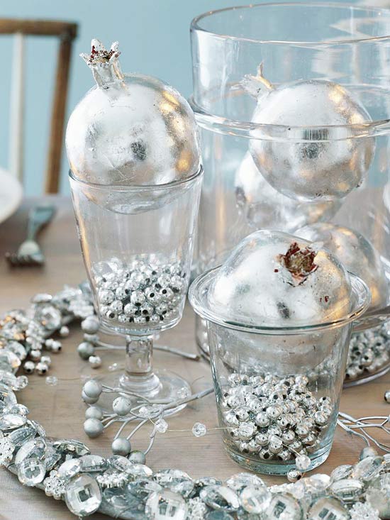 easy decoration ideas balls jingles table centerpiece