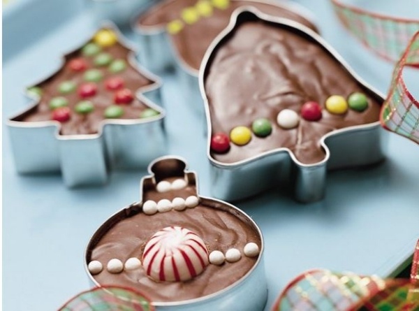 easy handmade christmas gift ideas cookie cutters candie and chocolate