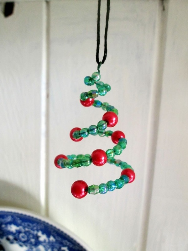 How to use creatively wire Christmas decorations in our holiday decor