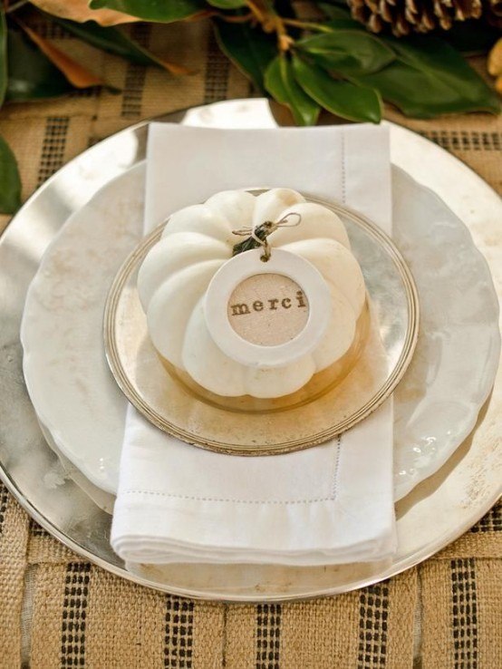 elegant pure white thanksgiving decoration ideas personal touch