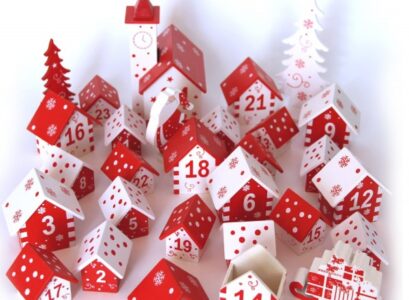 gorgeous-advent-calendar-ideas-red-white-christmas-decoration-ideas-wooden-houses