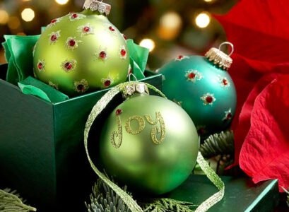 green-Christmas-tree-ornaments