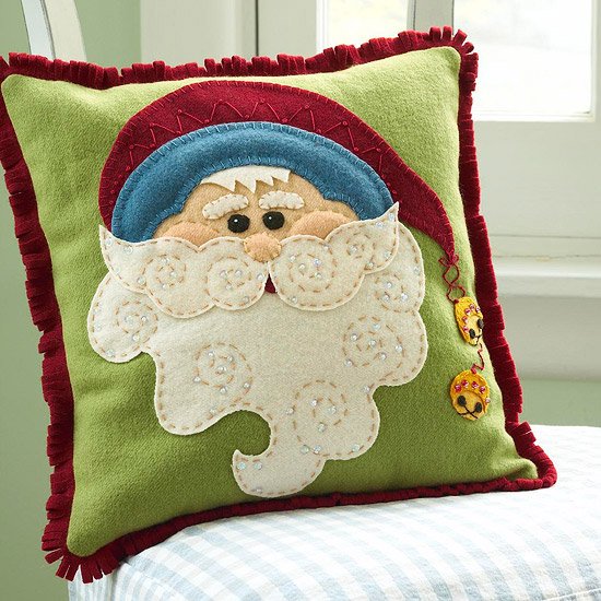 green decorative pillows Santa Claus fine craft ideas felt fabric