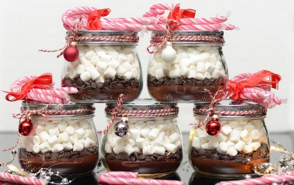 homemade Christmas gift ideas chocolate chips marshmallow candy canes