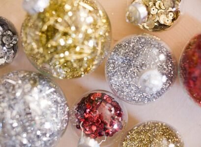 homemade-Christmas-ornaments-glitter-Christmas-ornaments-tree-baubles
