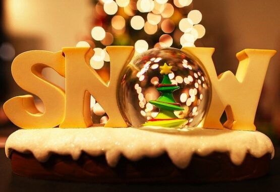 homemade-snow-globes-kids-Christmas-crafts