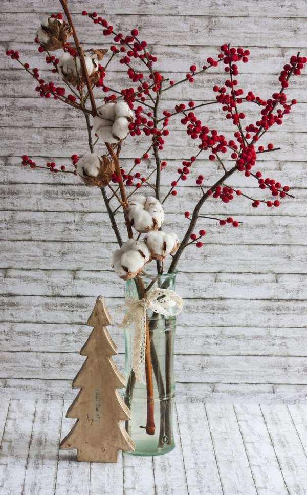 last minute decoration ideas natural materials red berry 