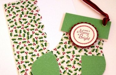 low-cost-christmas-craft-ideas-stocking-gift-card-holder-green-and-holly