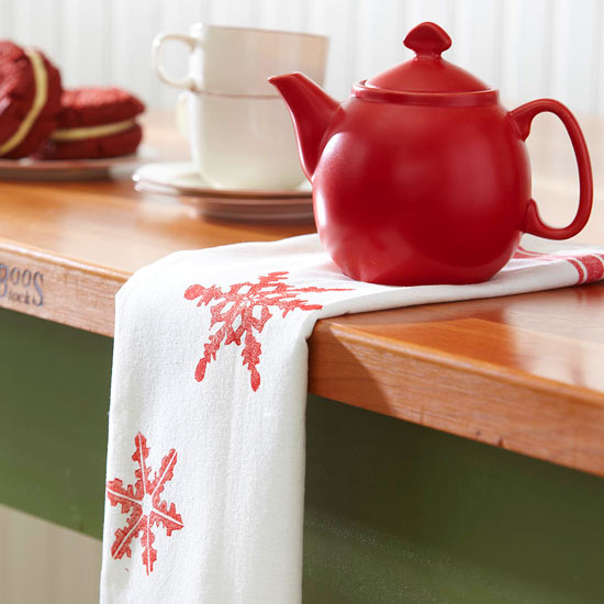 make snowflake pattern stamps on a tea towel