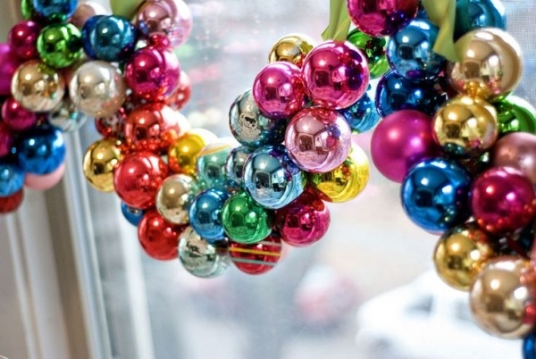 multi coloured thick bauble garland