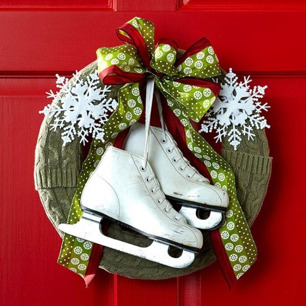 outdoor wreaths with skates and snowflakes