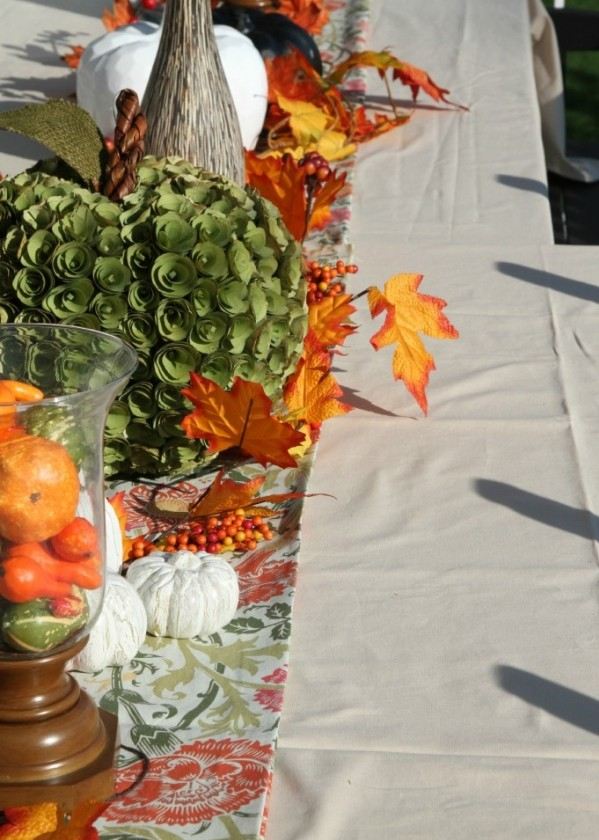 outdoor thanksgiving ideas green orange white centerpieces