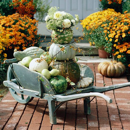 outdoor thanksgiving decoration ideas wheel cart pumpkins flowers