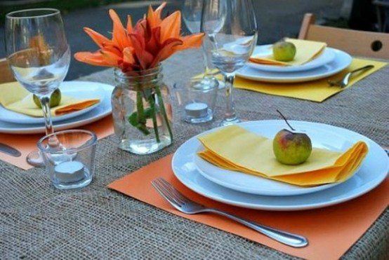 creative outdoor thanksgiving dinner decorating ideas yellow napkins