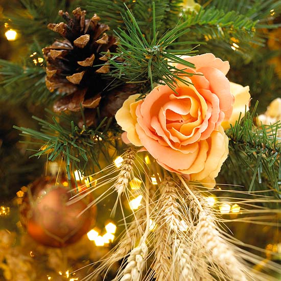 prettiest Christmas tree decoration flowers accents