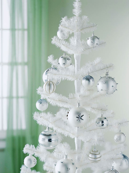 prettiest Christmas tree decoration monochrom effect