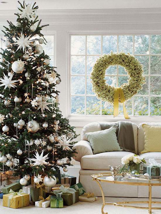 prettiest Christmas tree decoration vertical balance silver