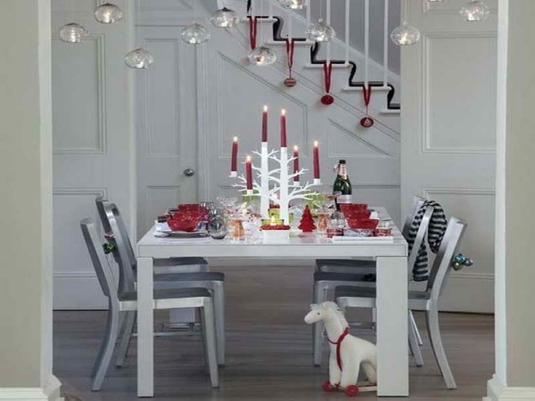 red Christmas decoration table setting