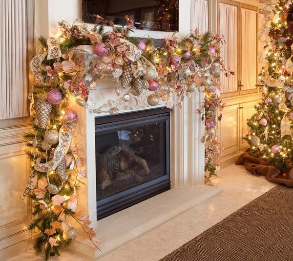 romantic-Mantel-Christmas-decorations-ideas-garland ornaments ribbons