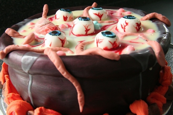 scary-halloween-cakes-ideas-horrifying-cakes-ideas