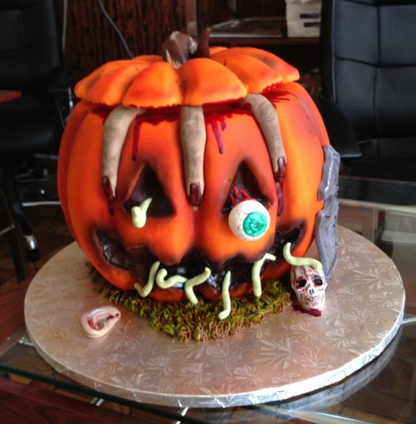 Scary Halloween cakes - 25 ideas how to add some creepy decoration