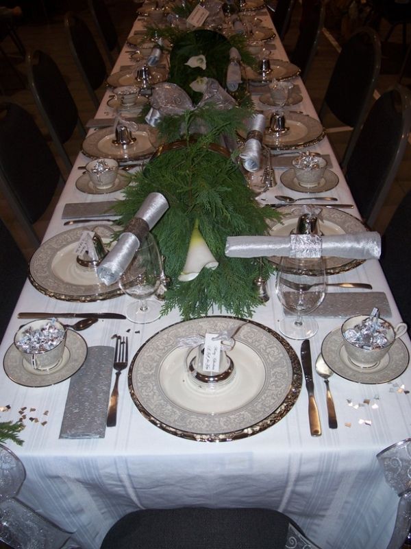 silver decoration for your Christmas dinner table