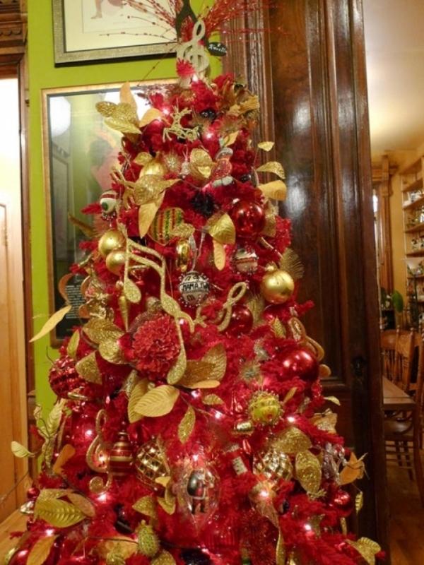 traditional tree decorations red magic golden accents