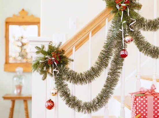 traditional-style-garland-dressed- banister