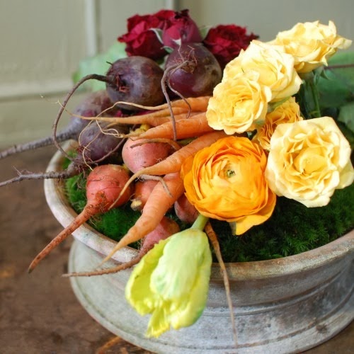 DIY easy holiday decoration Thanksgiving table centerpiece vegetables flowers