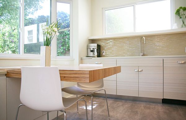 Minimalist-style-kitchen-with-glass-backsplash