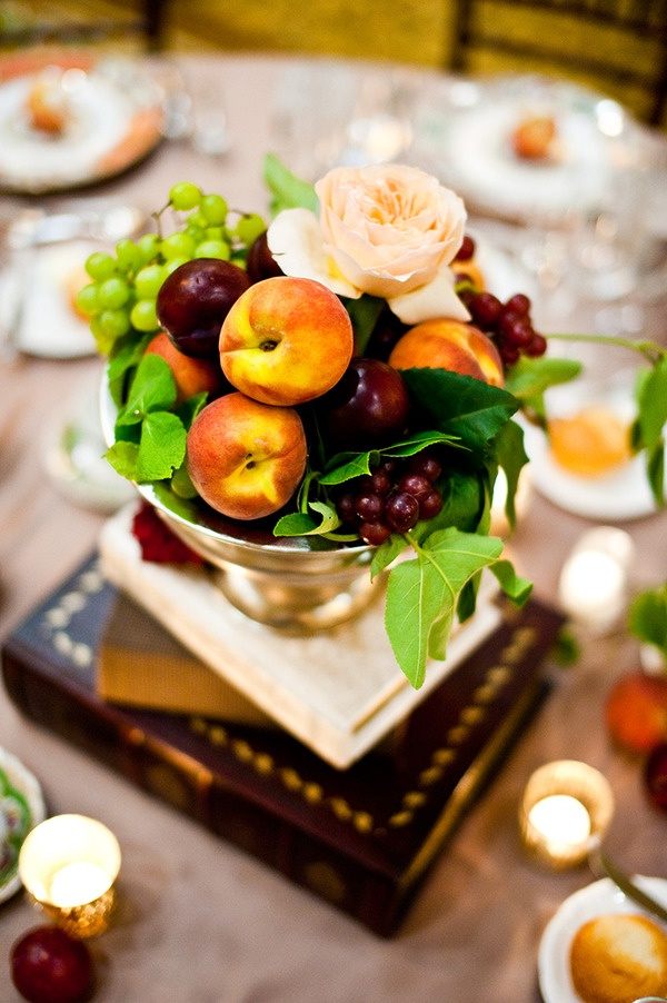 Thanksgiving table decoration ideas centerpiece fruits ivy rose