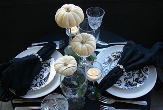 black and white thanksgiving decorations small table black tablecloth napkins