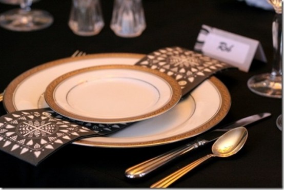 creative thanksgiving decorating ideas black and white tablecloth napkins