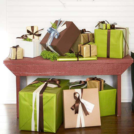 easy christmas decoration wrapped presents display green brown
