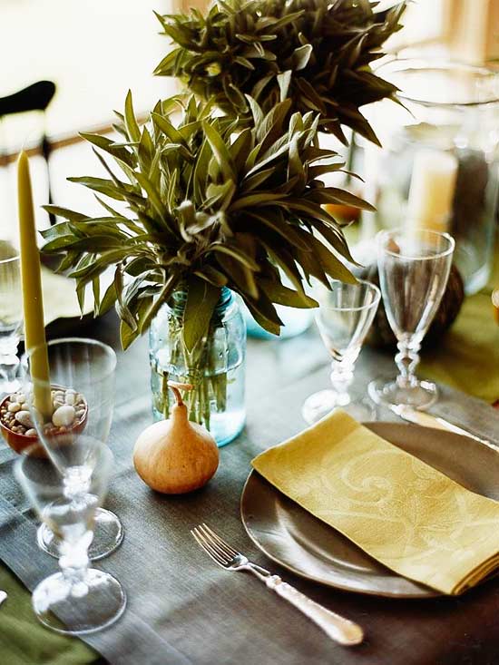 easy thanksgiving centerpieces brown tablecloth fresh greenery