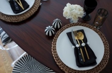 elegant-thanksgiving-decoration-black-and-white-classic-contrast