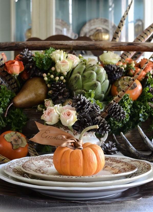 gorgeous thanksgiving table decor fruits cenertpieces flowers cones