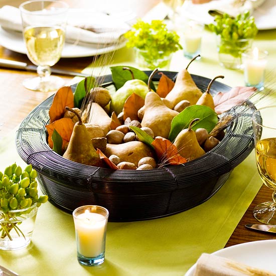 table decorations for thanksgiving fruits nuts leaves