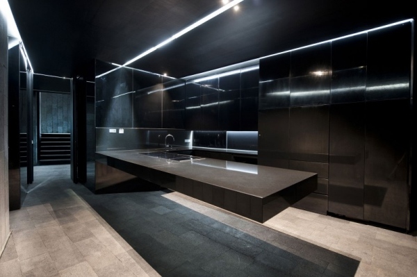 Joan Puigcorbé modern kitchen interior design black shiny surfaces