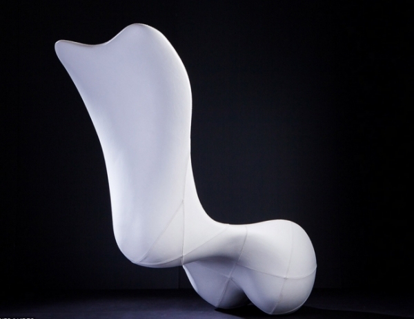 modern-interior-design-floating-lounge-chair-Splinter-Works