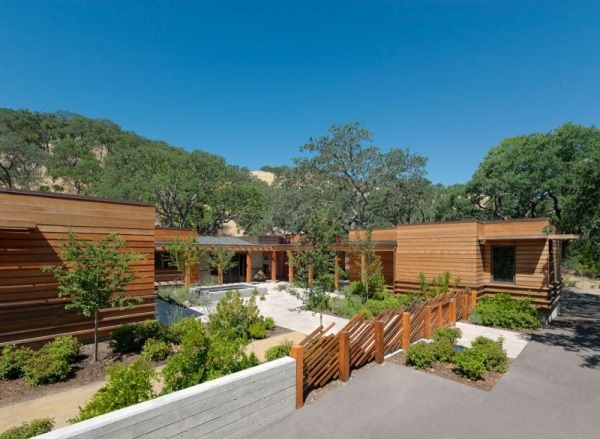 East Bay House California by MacCracken Architects U shaped ranch
