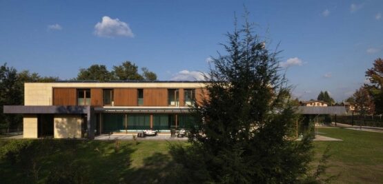 Villa-G-Arkham-exterior-and-garden-area