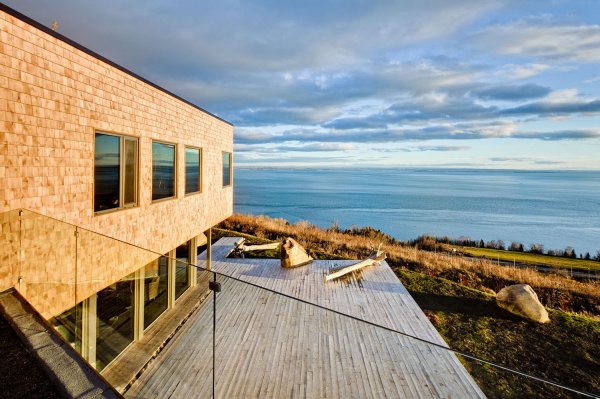 luxury beach house Malbaie VI Maree Basse by Mu Architecture