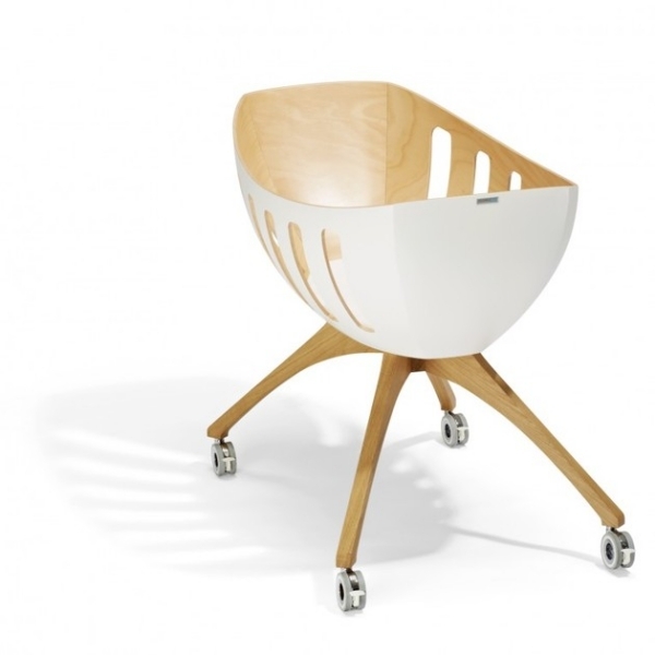 natural-materials-eco-friendly-design-baby-bassinet-and-cradle-gloria-lavi