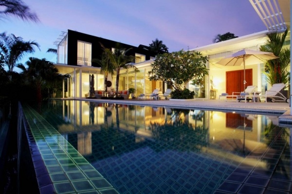 oceanfront villa Thailand swimming pool and outdoor area