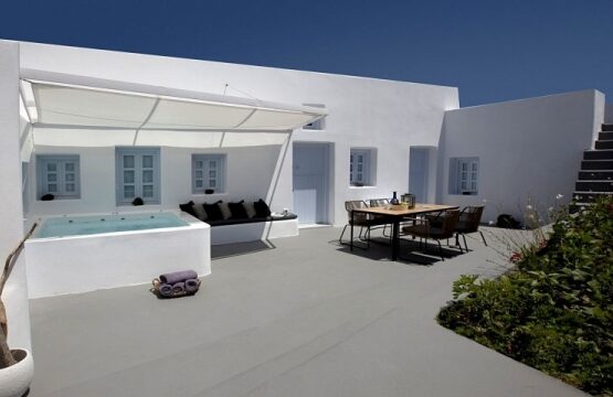 renovated-holiday-villa-Anemolia-Greece-mplusm-the-courtyard