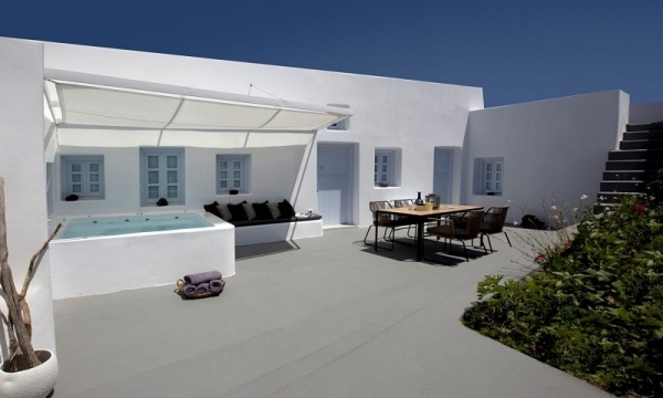 renovated holiday villa Anemolia Greece mplusm the courtyard