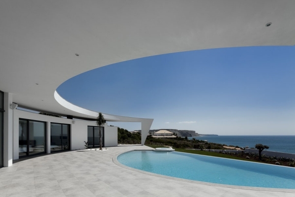 spectacular view Colunata house by Mario Martins